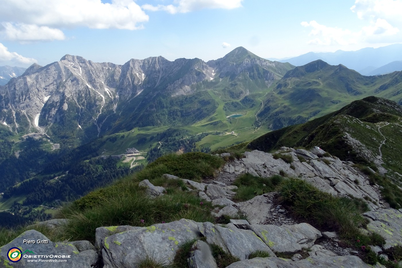 80 Scendendo da Cima Lemma vista panoramica verso la costiera Cavallo-Pegherolo.JPG -                                